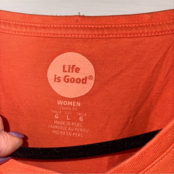 Life is Good Women's Classic Fit Orange Tee Beach Chair size Large V Neck - Picture 3 of 4